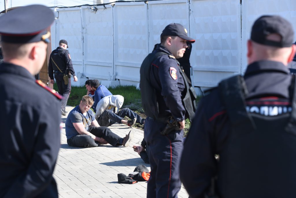 В Москве арестовали пятерых участников драки на Хованском кладбище